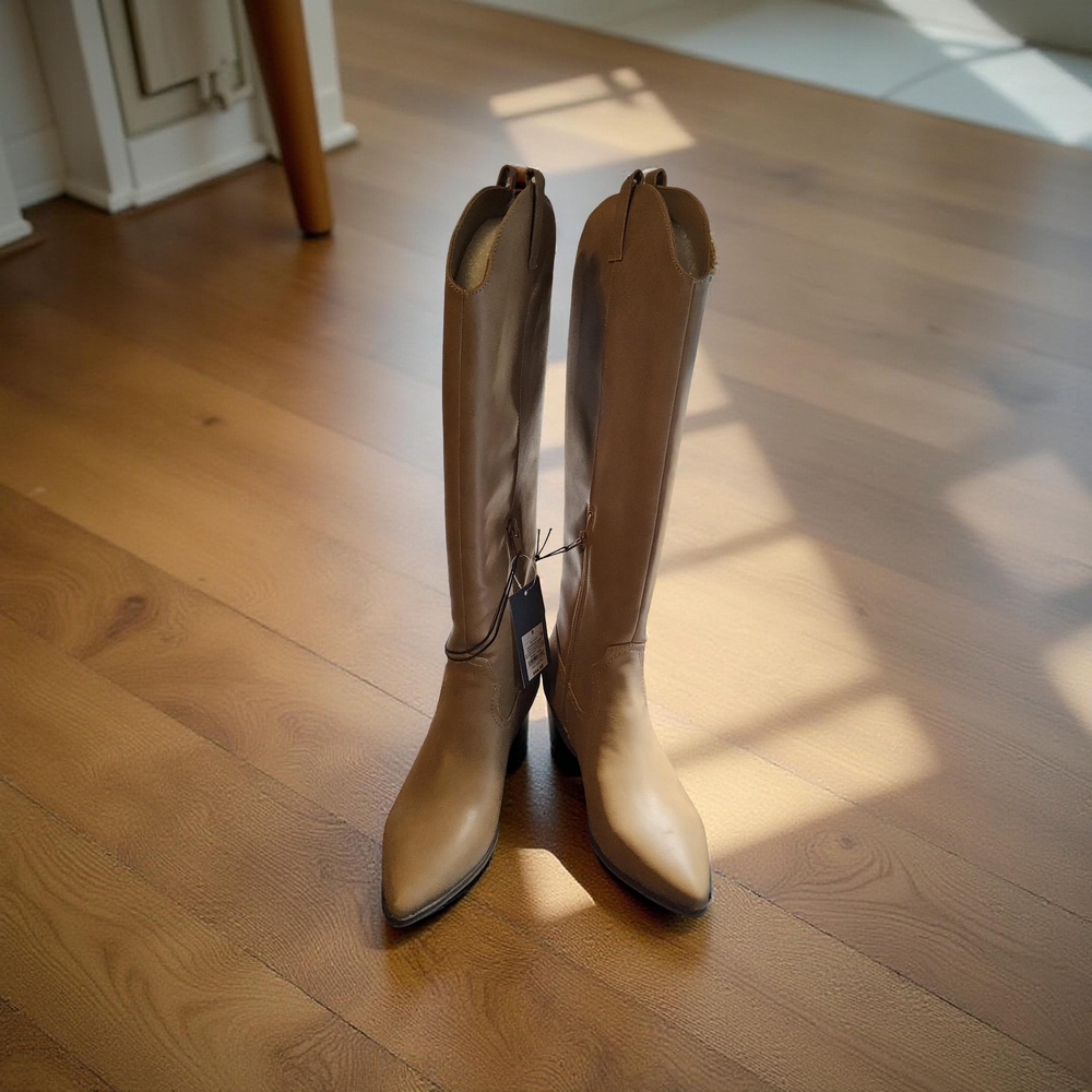 Universal Thread Heeled Boots Size 9 light brown